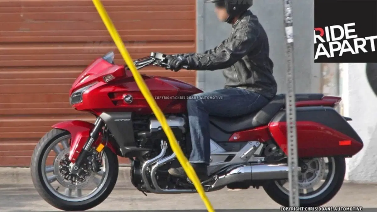 Honda CTX 1300, prime foto spia (6)