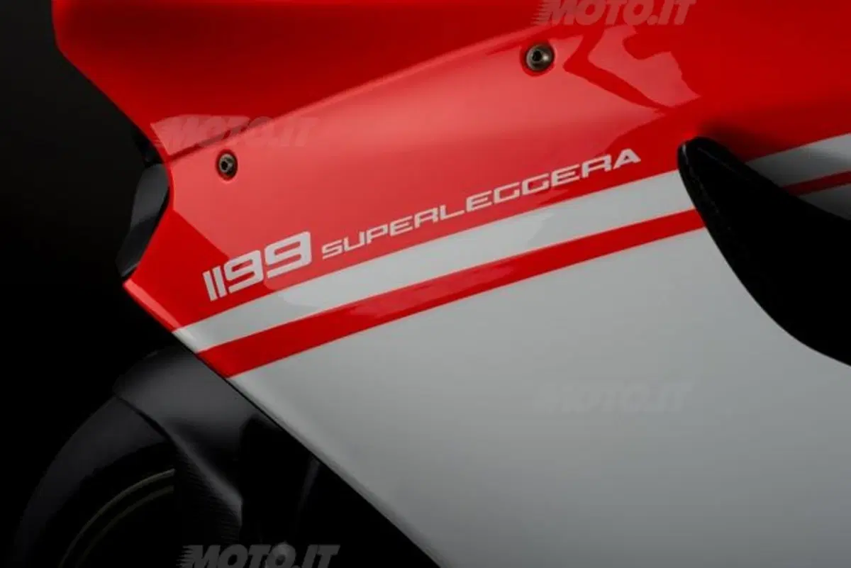 Ducati 1199 Superleggera, 200 cv per soli 155 chili (11)