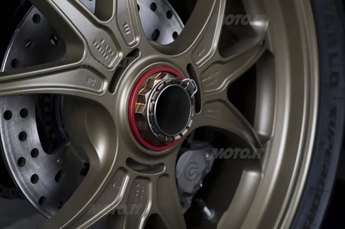 Ducati 1199 Superleggera, 200 cv per soli 155 chili (14)