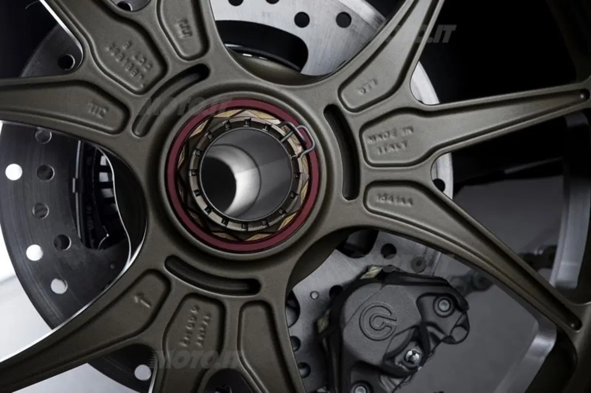 Ducati 1199 Superleggera, 200 cv per soli 155 chili (15)