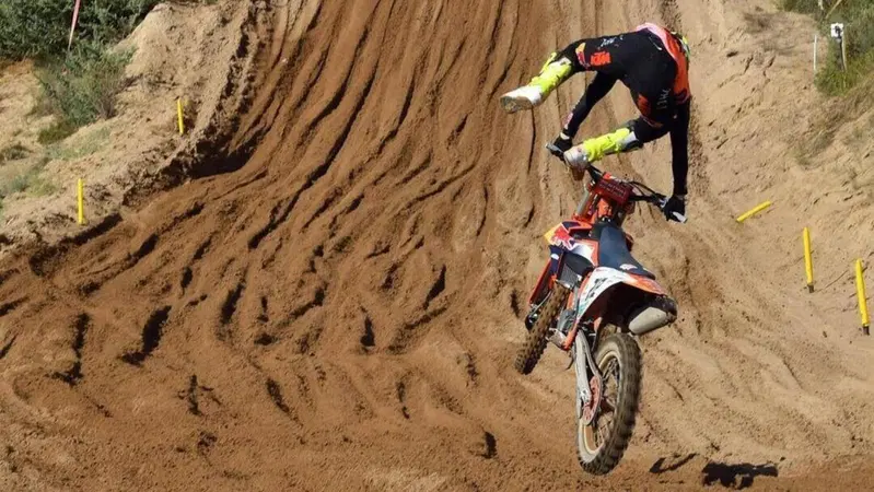 Brutta caduta per Antonio Cairoli nel Gran Premio in Sardegna