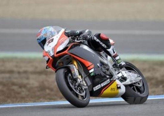 Melandri, primi giri in pista sull'Aprilia