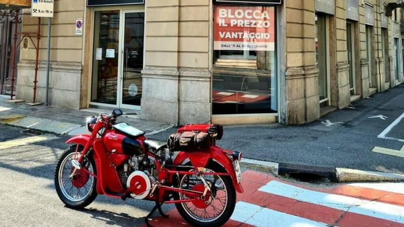 Dalla Foresta Nera a Bergamo per conoscere il primo proprietario della sua Moto Guzzi