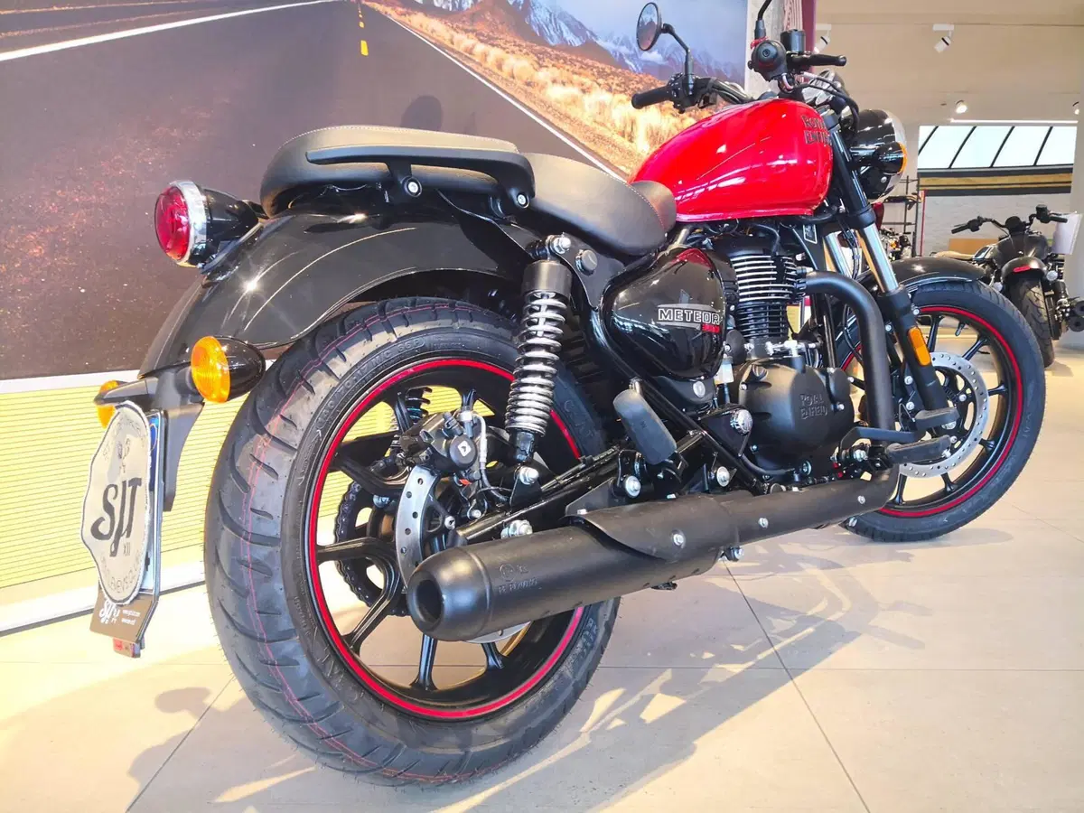 Royal Enfield Meteor 350 (2021 - 26) (8)