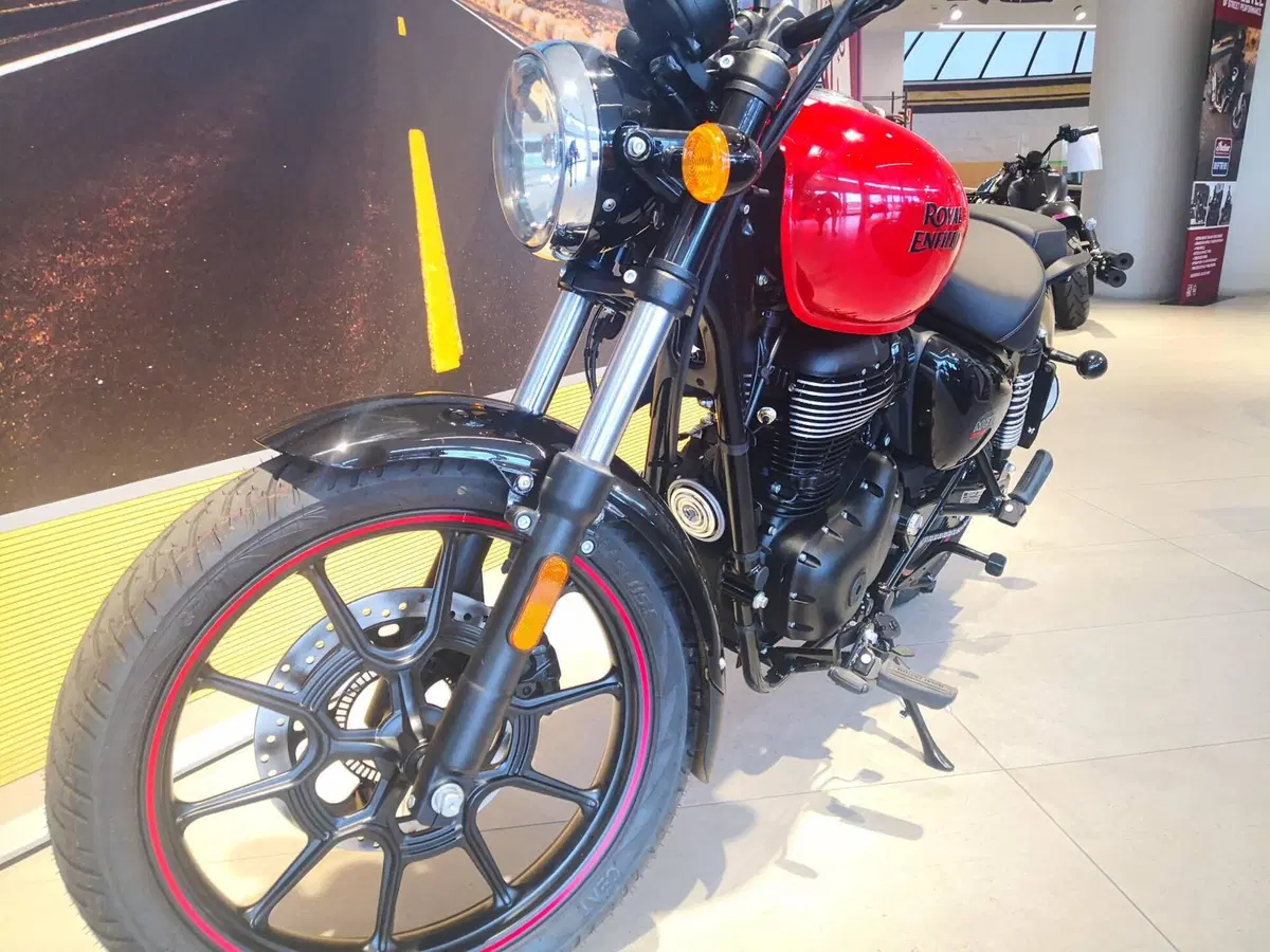 Royal Enfield Meteor 350 (2021 - 26) (12)