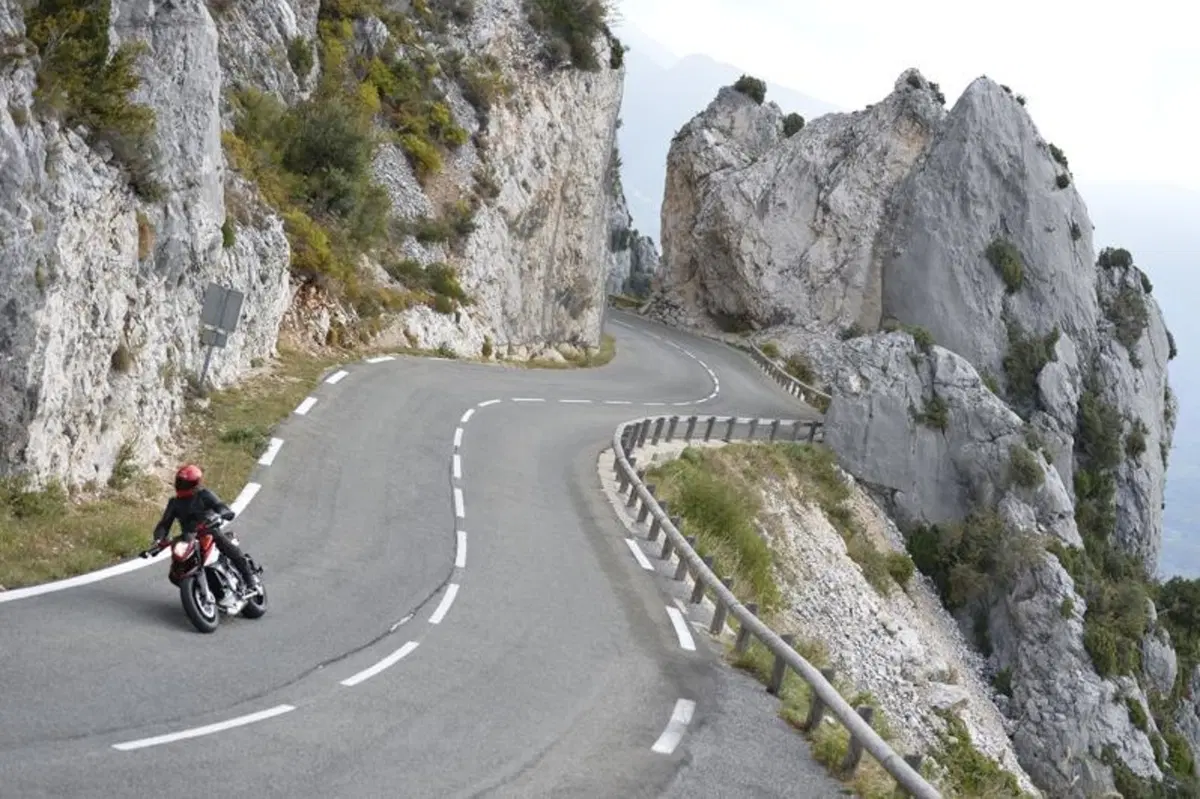 MV Agusta Rivale 800 (3)
