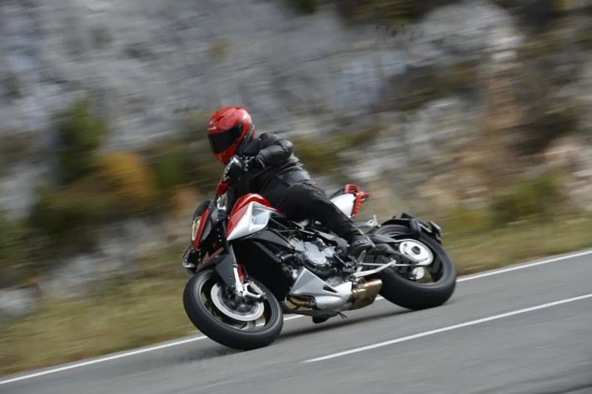 MV Agusta Rivale 800 (5)