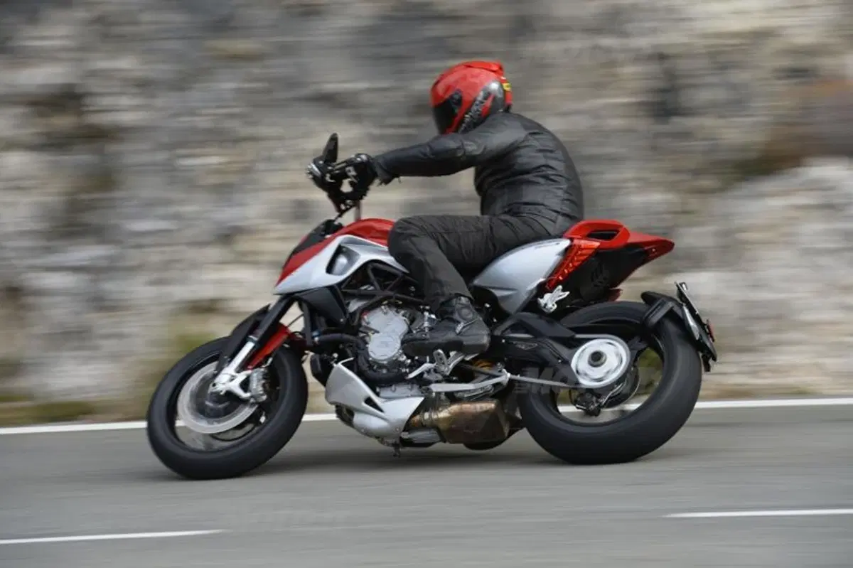 MV Agusta Rivale 800 (6)