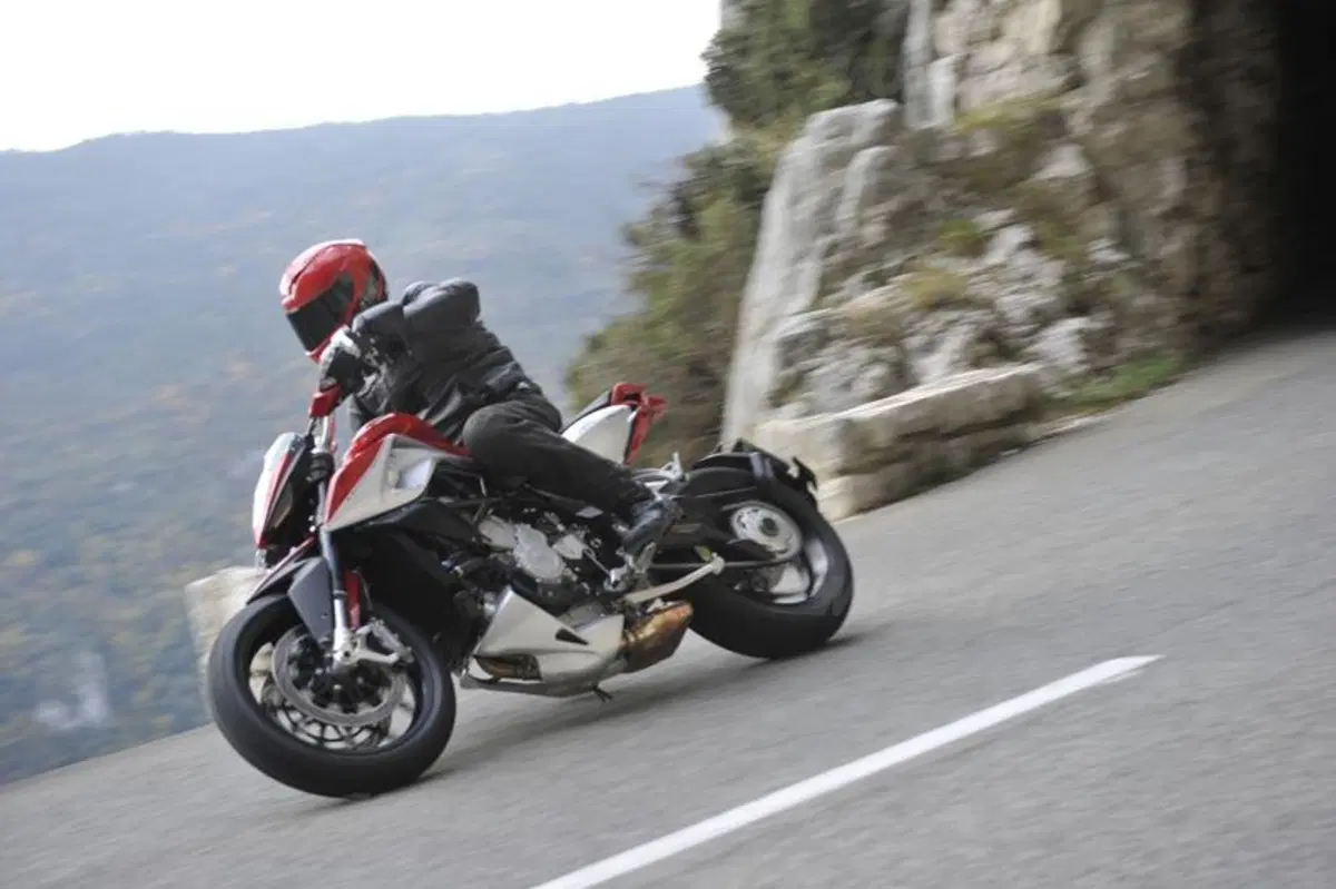 MV Agusta Rivale 800 (8)