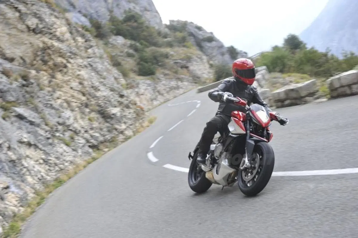 MV Agusta Rivale 800 (9)