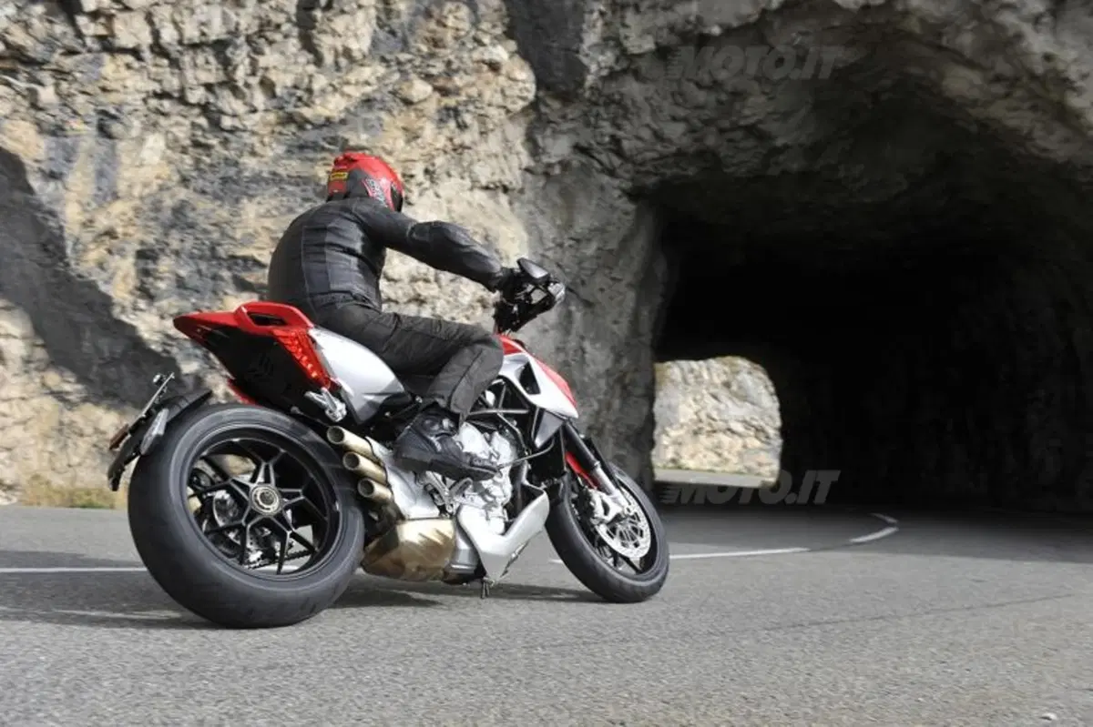 MV Agusta Rivale 800 (10)