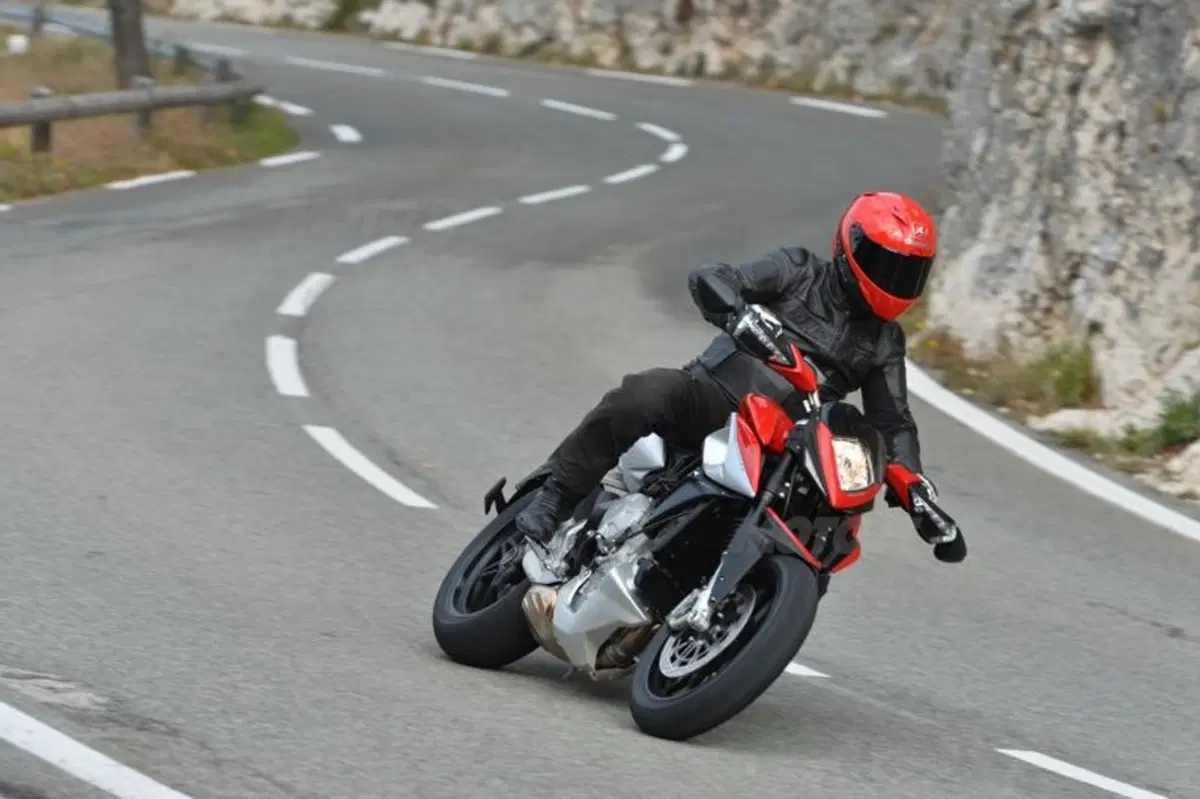 MV Agusta Rivale 800 (16)