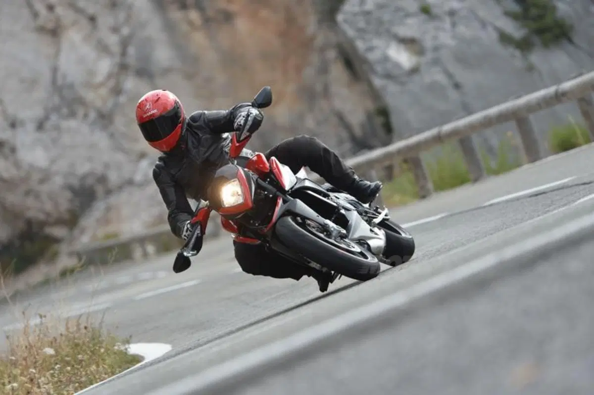 MV Agusta Rivale 800 (17)