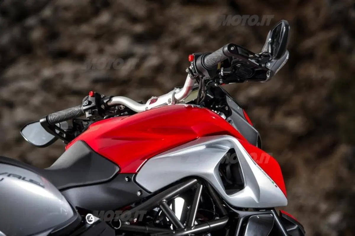 MV Agusta Rivale 800 (36)