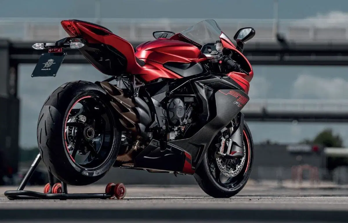 MV Agusta F3 800 RR 2022. Nuova aerodinamica e kit racing (5)