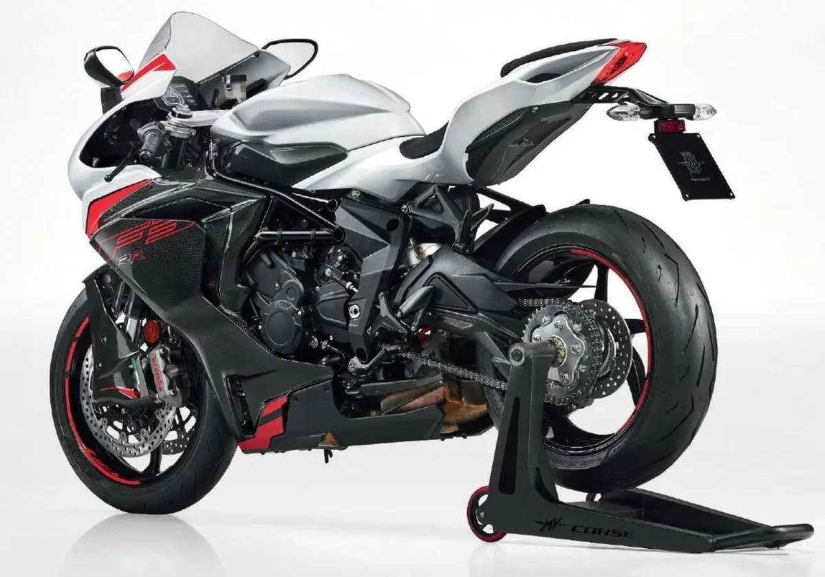 MV Agusta F3 800 RR 2022. Nuova aerodinamica e kit racing (4)