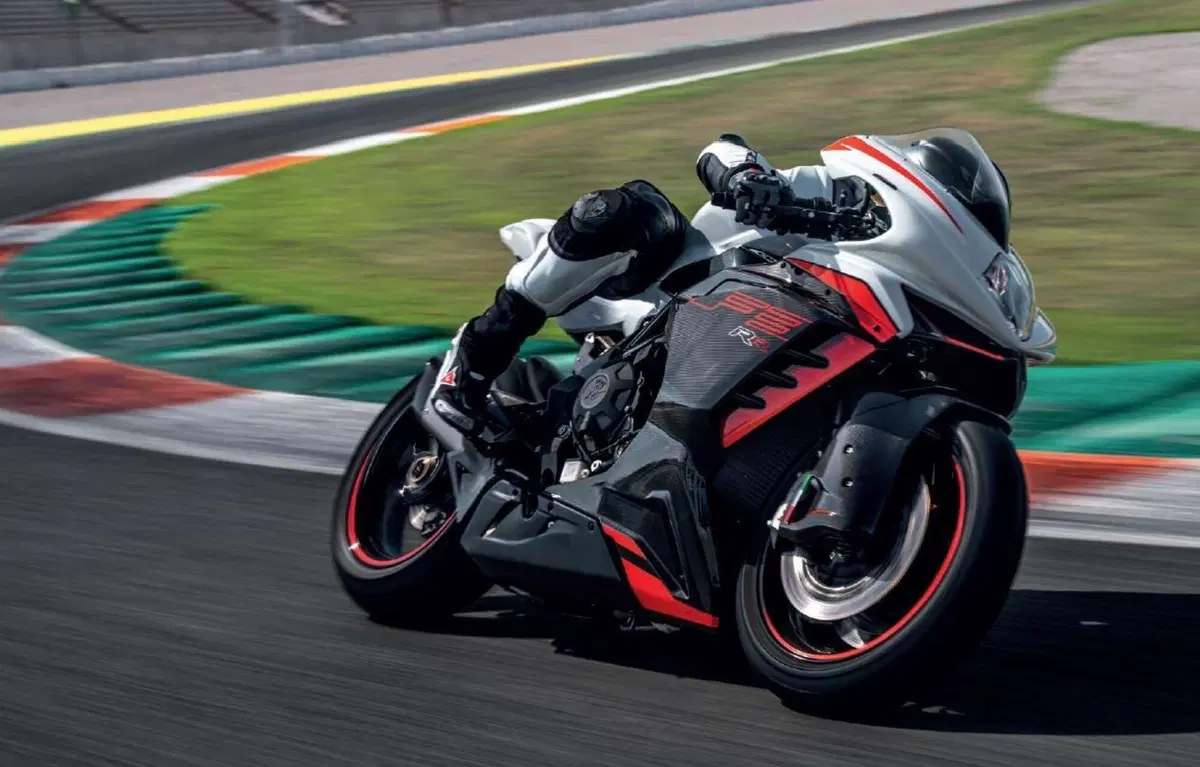 MV Agusta F3 800 RR 2022. Nuova aerodinamica e kit racing