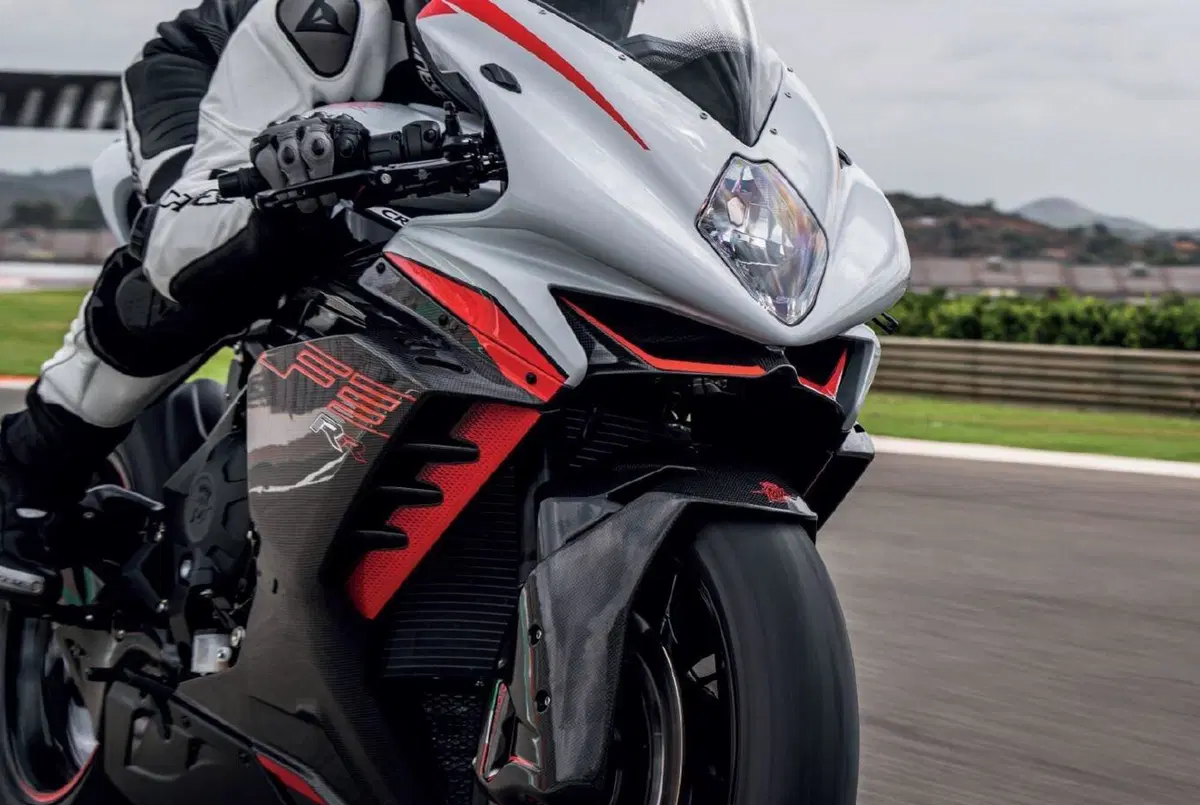 MV Agusta F3 800 RR 2022. Nuova aerodinamica e kit racing (13)