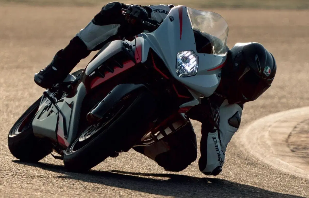 MV Agusta F3 800 RR 2022. Nuova aerodinamica e kit racing (8)