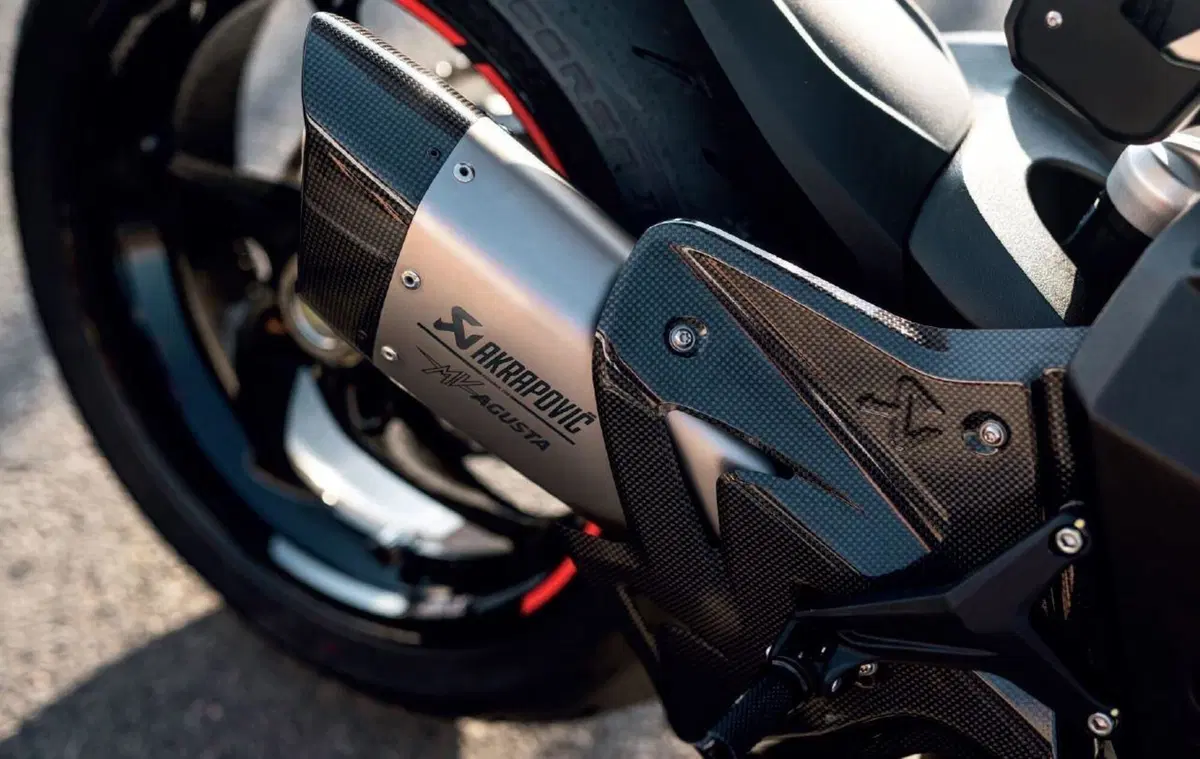 MV Agusta F3 800 RR 2022. Nuova aerodinamica e kit racing (2)