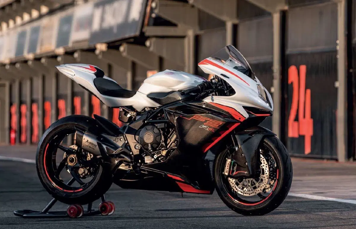 MV Agusta F3 800 RR 2022. Nuova aerodinamica e kit racing
