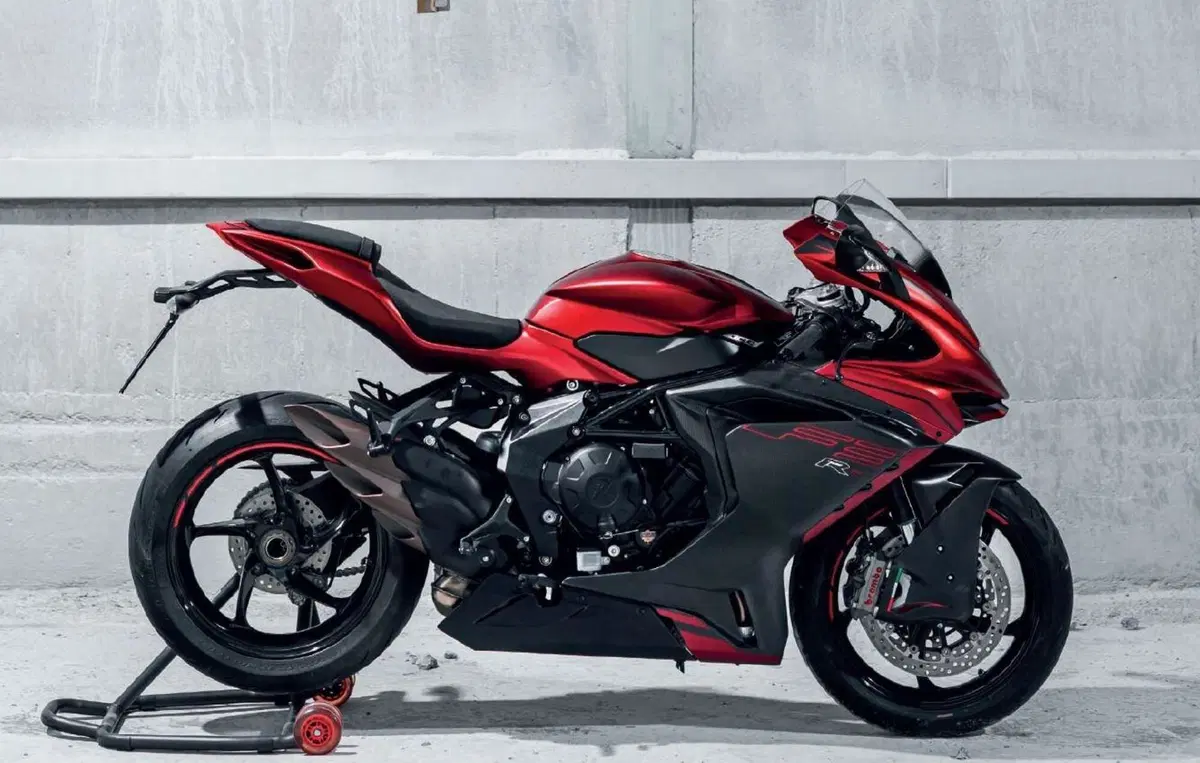 MV Agusta F3 800 RR 2022. Nuova aerodinamica e kit racing (3)