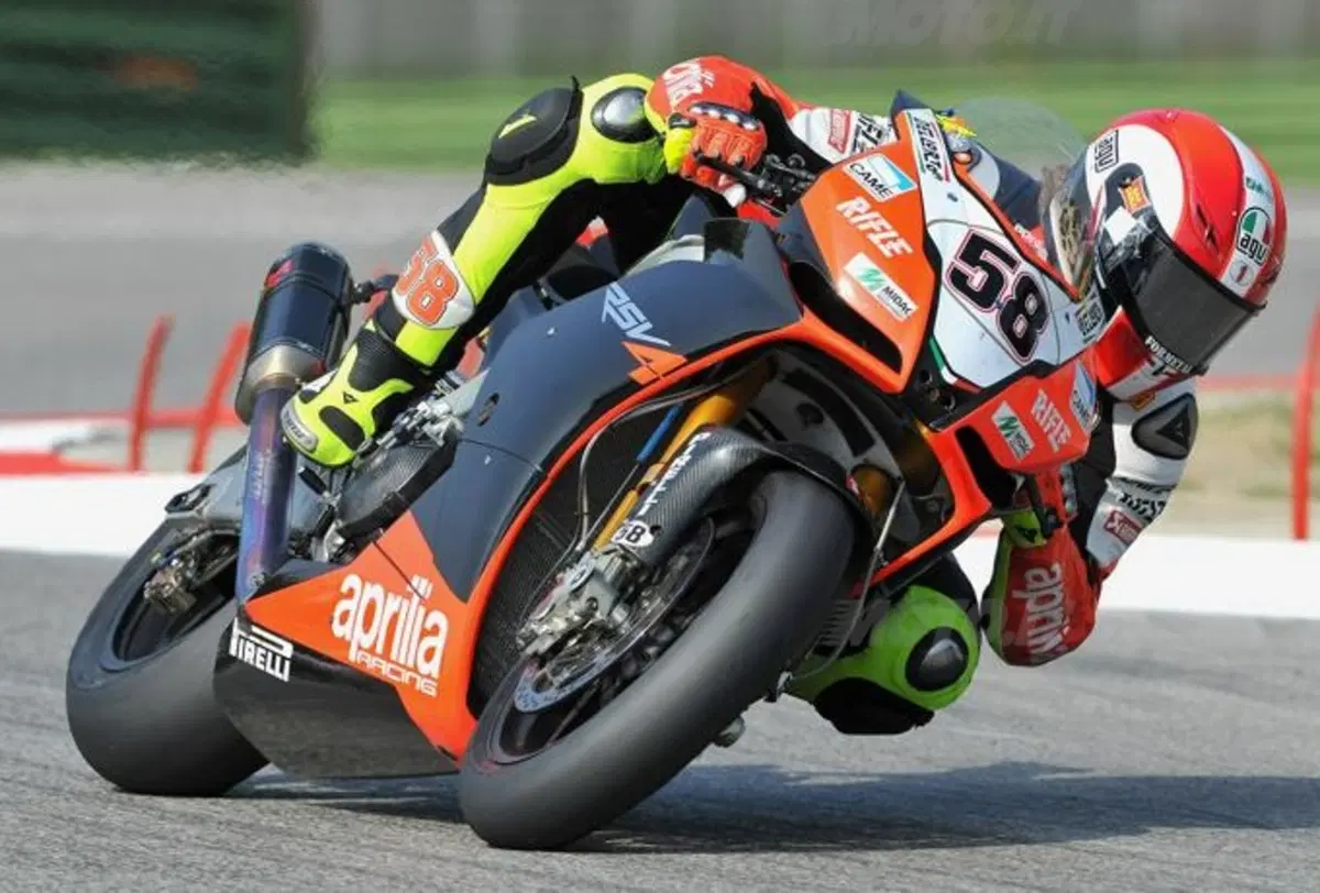 Consegnata alla Fondazione Simoncelli  l'Aprilia con la quale il Sic corse in SBK  (3)