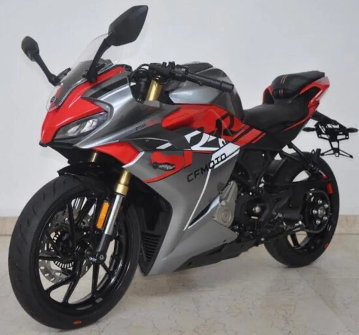 CFMoto, tre nuove 300 cc: SR, NK e la piccola CL-X (2)