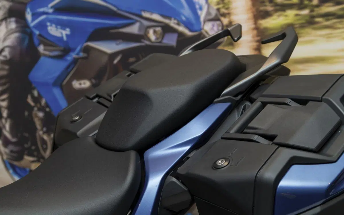Suzuki GSX-S 1000GT 2022. Dati e prezzo della nuova sport touring (8)