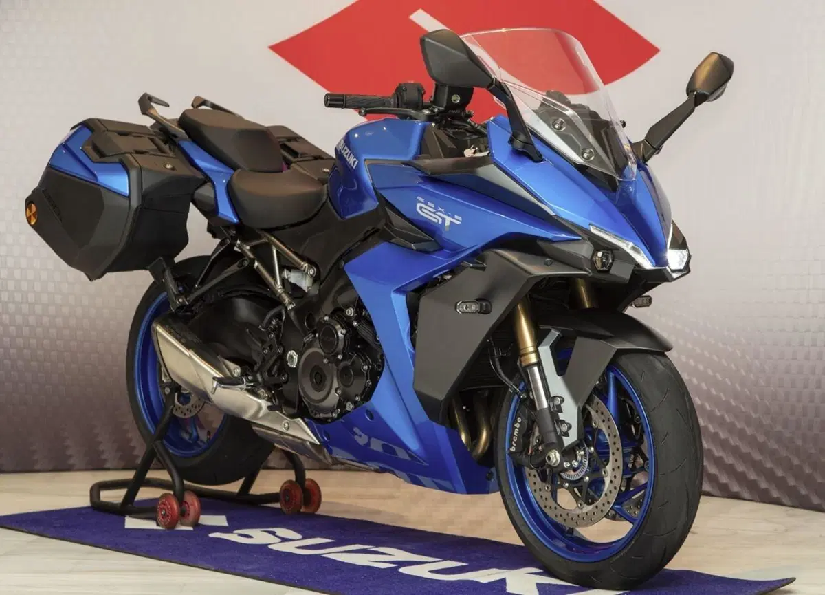 Suzuki GSX-S 1000GT 2022. Dati e prezzo della nuova sport touring (4)