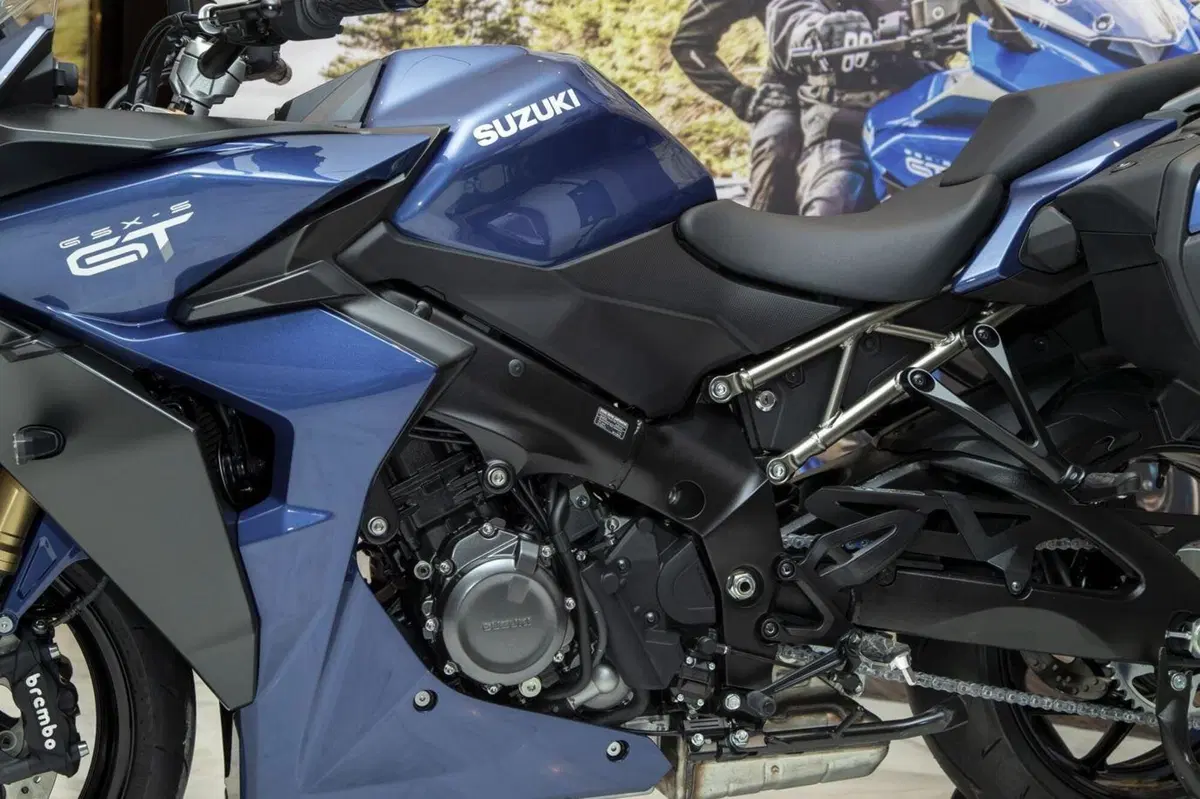 Suzuki GSX-S 1000GT 2022. Dati e prezzo della nuova sport touring (11)