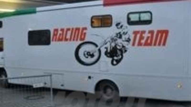 Finto Camion di Motocross trasporta 500 kg di droga. Arrestati due italiani
