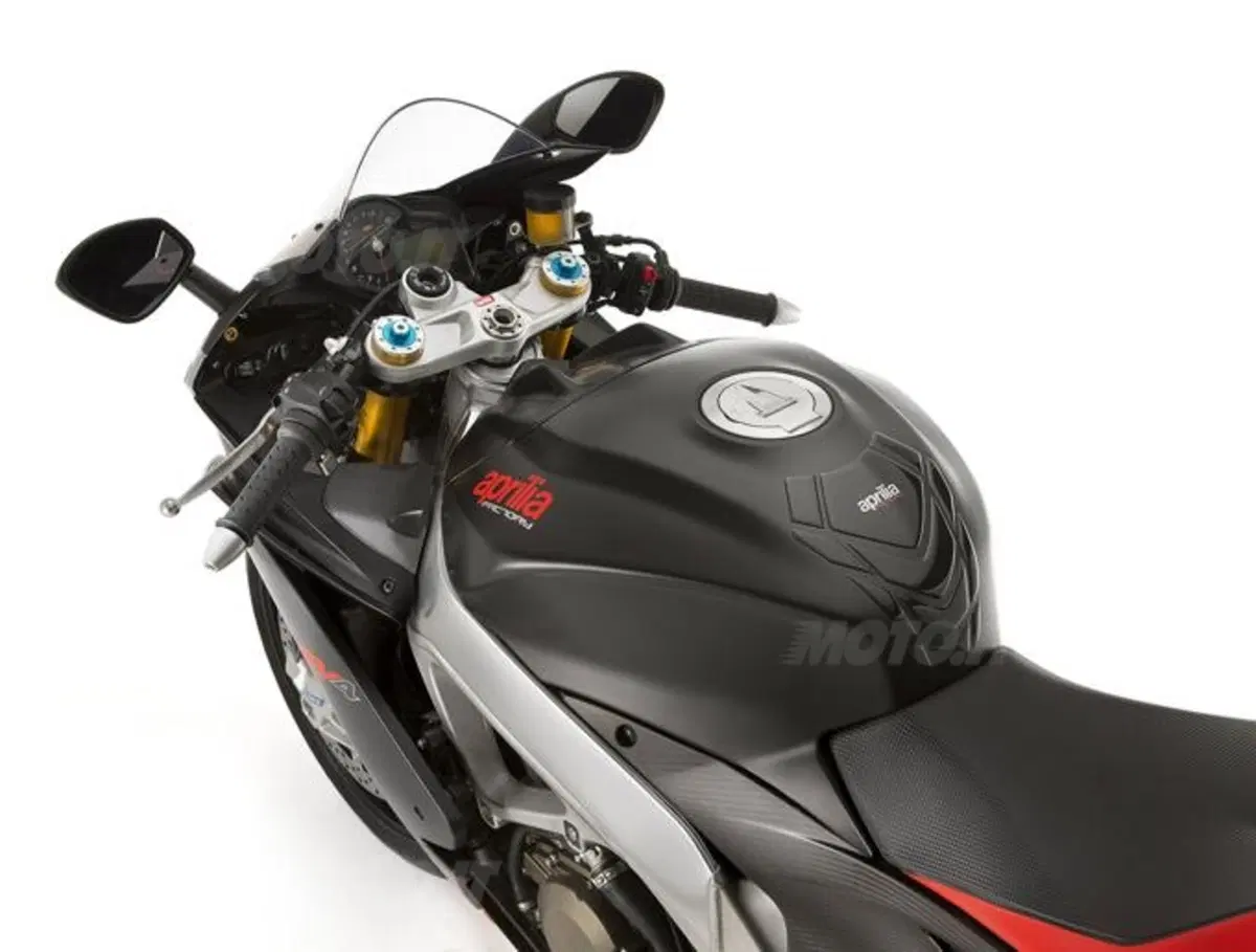 EICMA 2013. Aprilia RSV4 R ABS e Factory ABS (12)