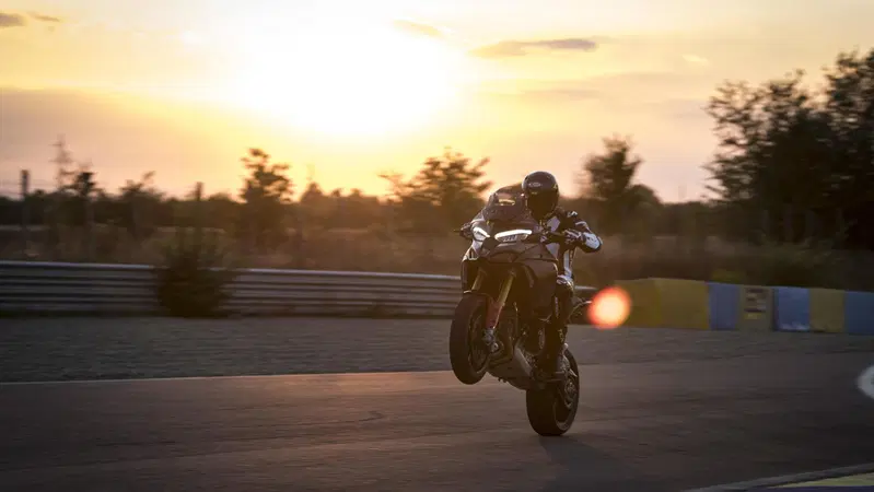 ESCLUSIVO! Abbiamo provato la Ducati Multistrada Pikes Peak V4: TEST in pista