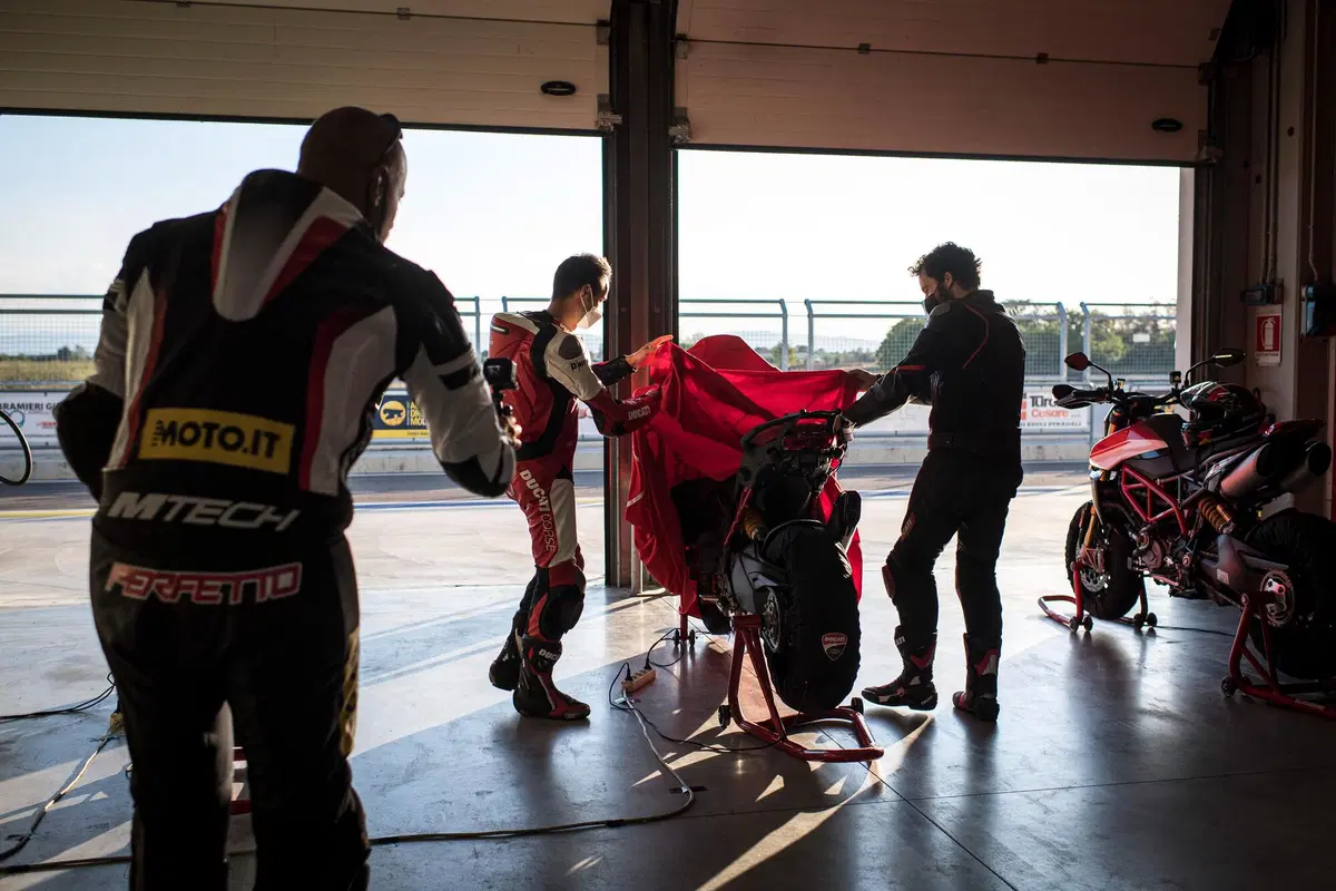 ESCLUSIVO! Abbiamo provato la Ducati Multistrada Pikes Peak V4: TEST in pista