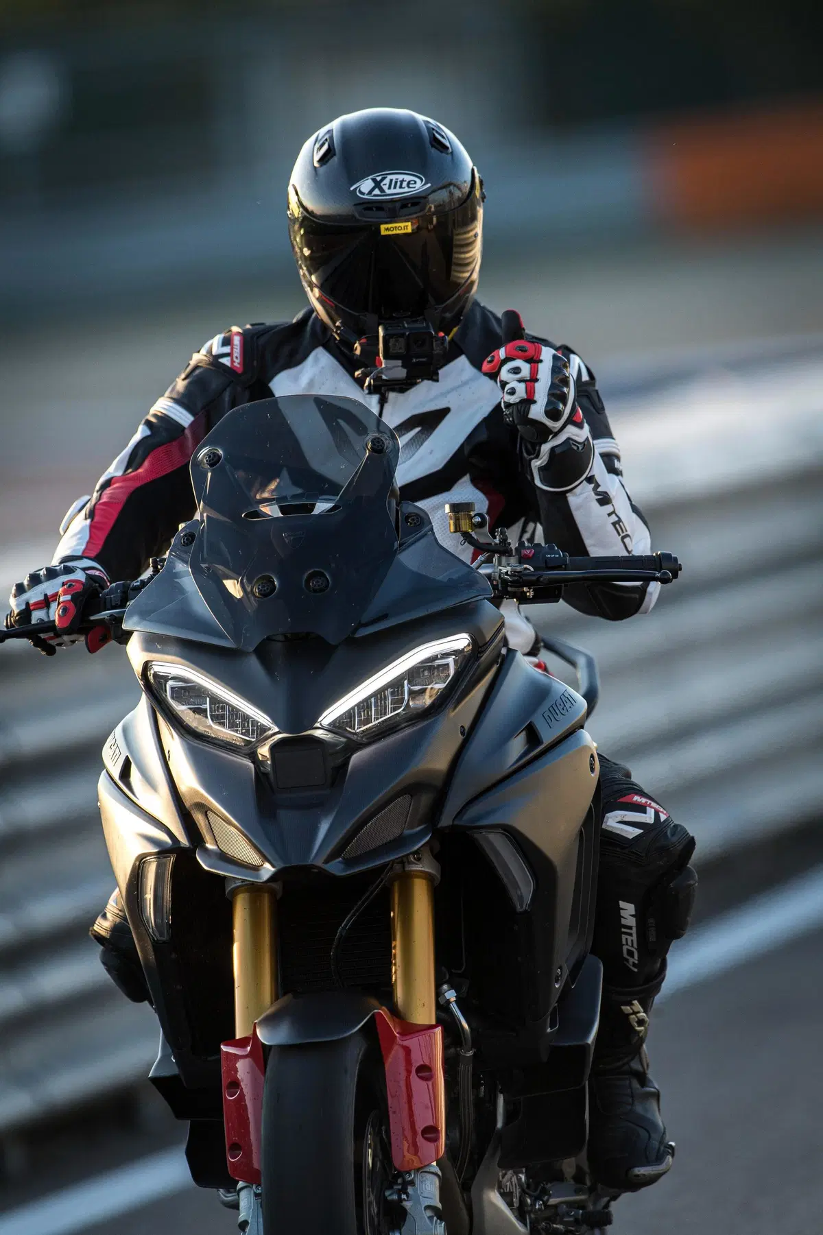 ESCLUSIVO! Abbiamo provato la Ducati Multistrada Pikes Peak V4: TEST in pista (5)