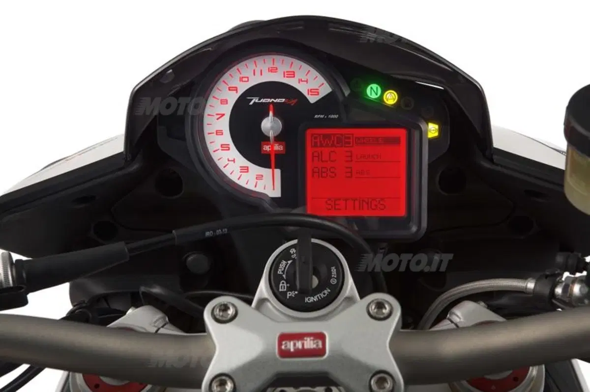 EICMA 2013. Aprilia Tuono V4 R ABS (13)
