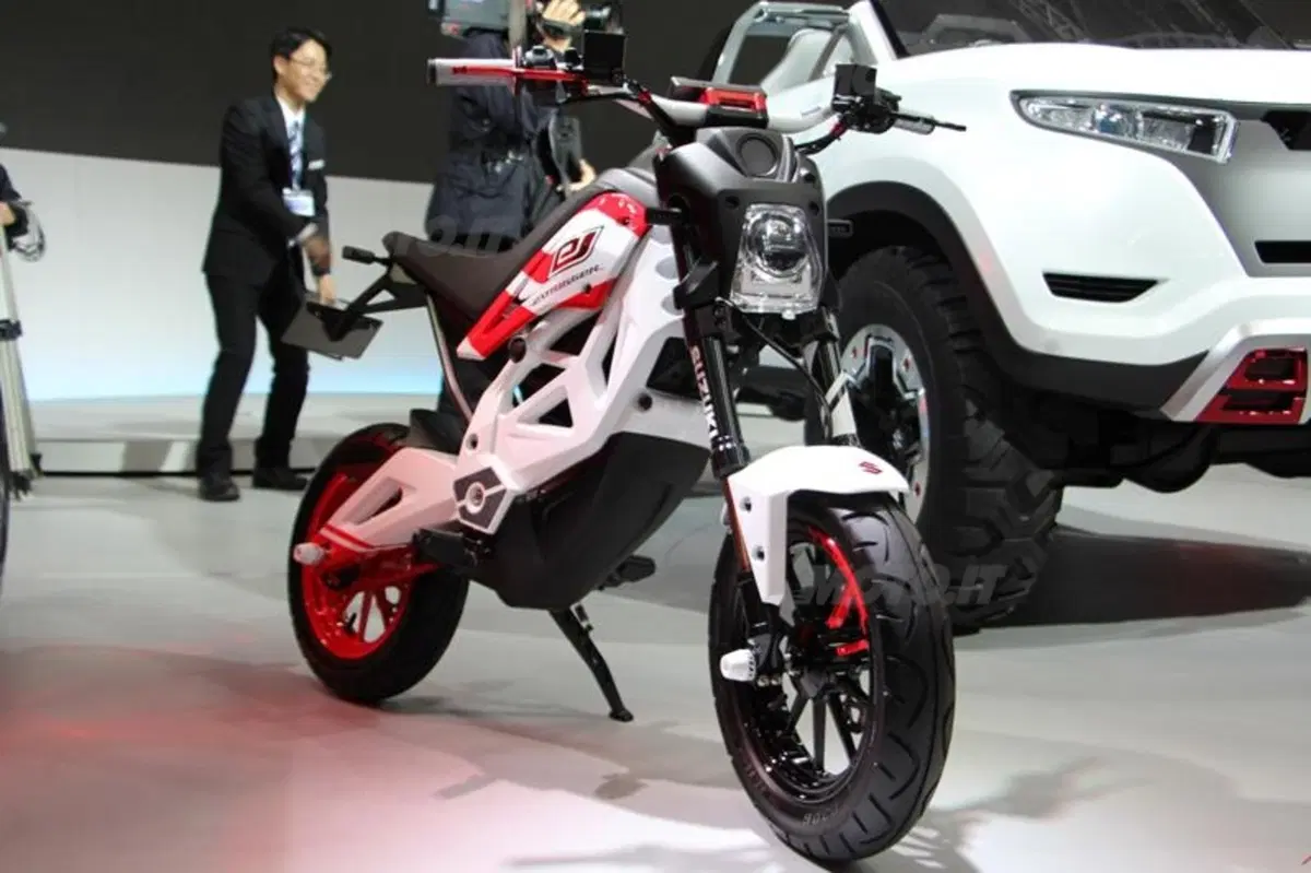 Suzuki: al Tokyo Motor show il ritorno del turbo e una fun-bike elettrica (24)