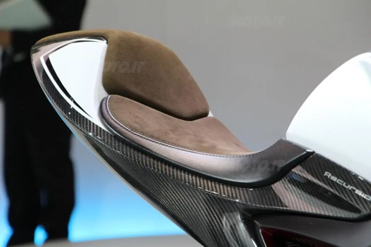 Suzuki: al Tokyo Motor show il ritorno del turbo e una fun-bike elettrica (34)