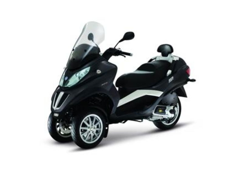 EICMA 2013. Piaggio Mp3 LT Sport e Business