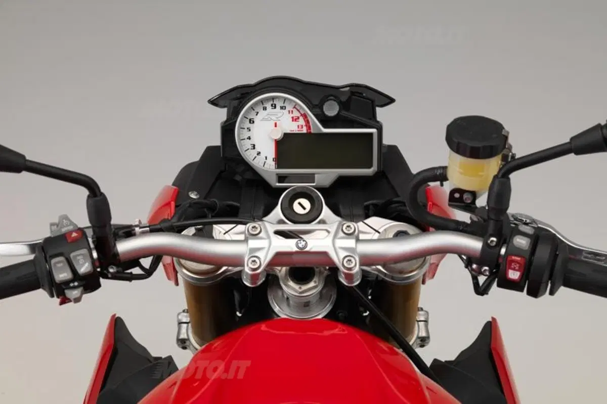 EICMA 2013: BMW S1000R (9)