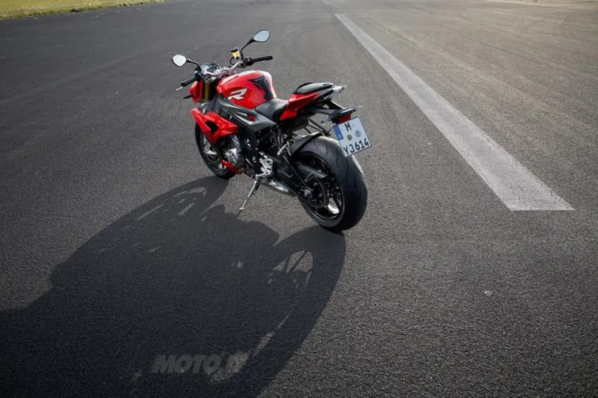 EICMA 2013: BMW S1000R (22)