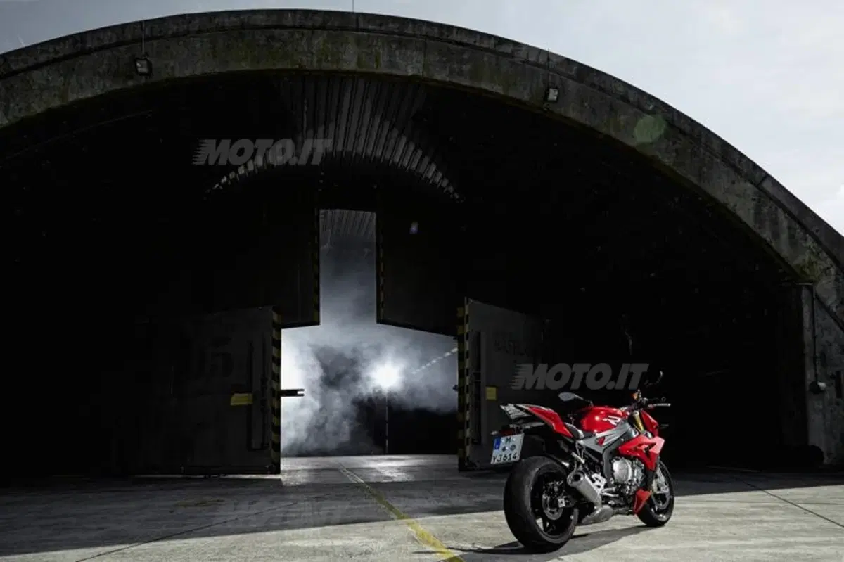 EICMA 2013: BMW S1000R (23)
