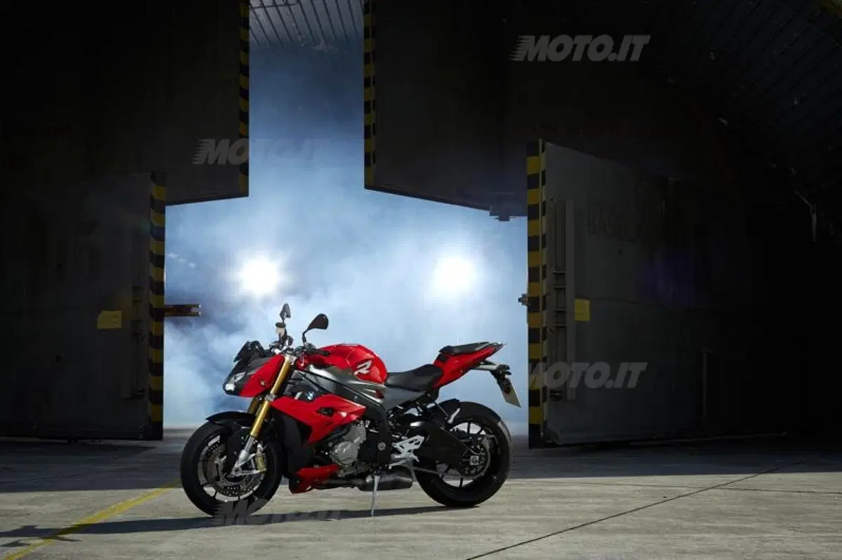 EICMA 2013: BMW S1000R (24)