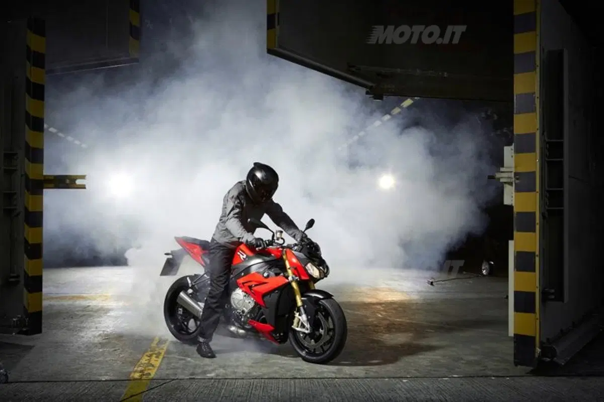 EICMA 2013: BMW S1000R (29)