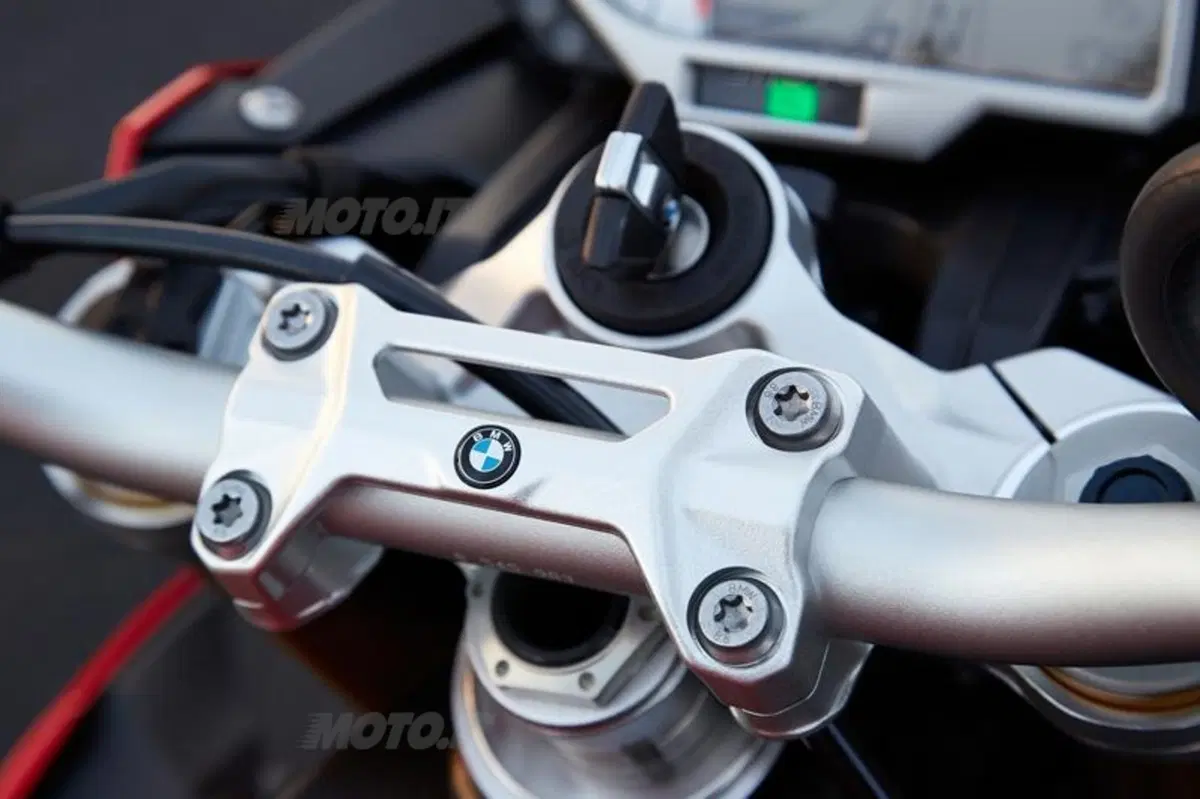 EICMA 2013: BMW S1000R (34)