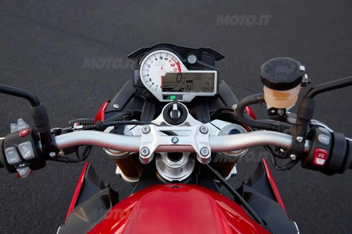 EICMA 2013: BMW S1000R (35)
