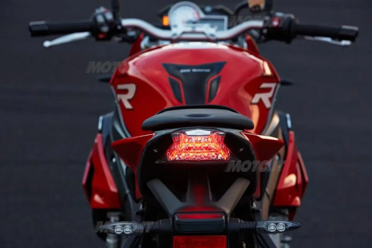 EICMA 2013: BMW S1000R (47)