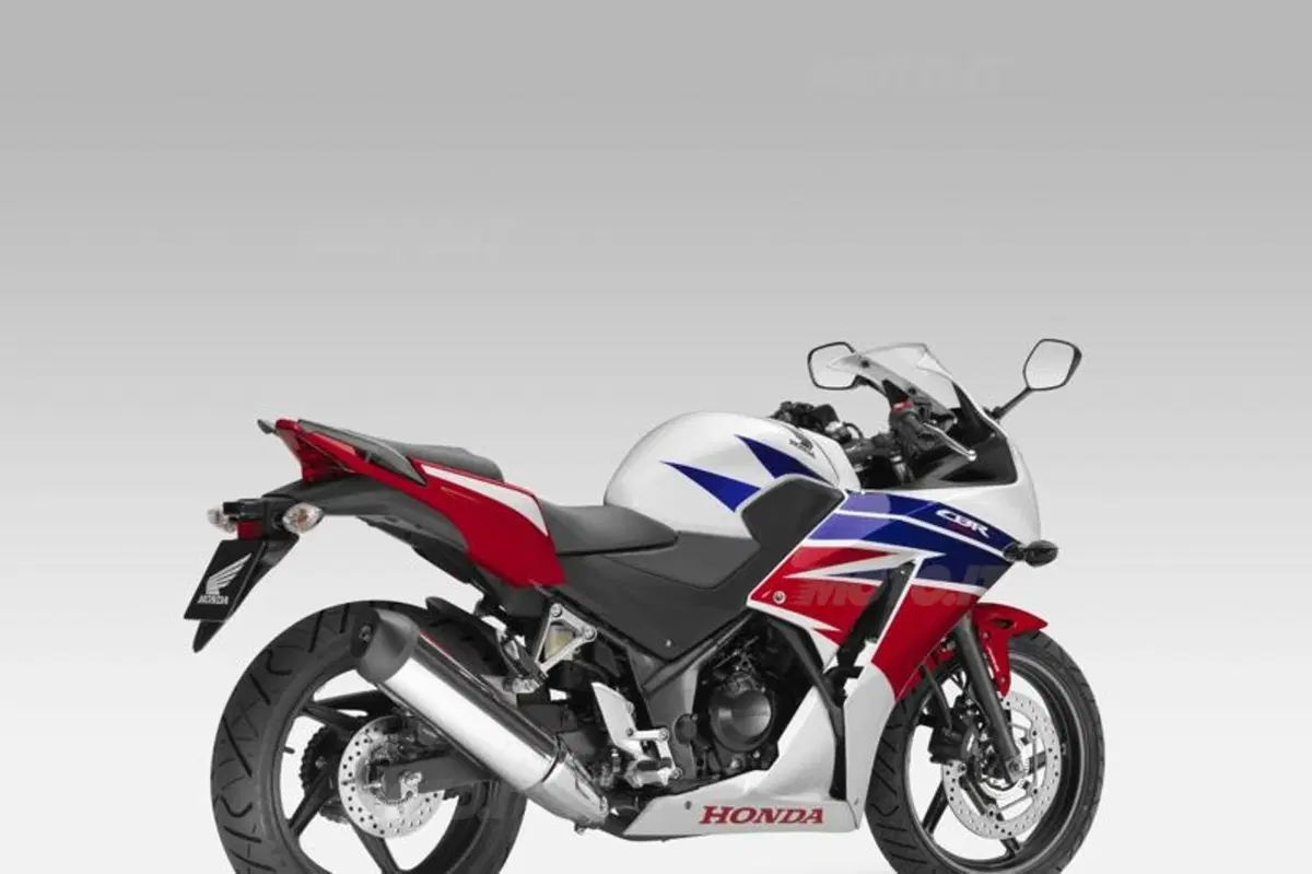 EICMA 2013. Honda CBR300R (3)