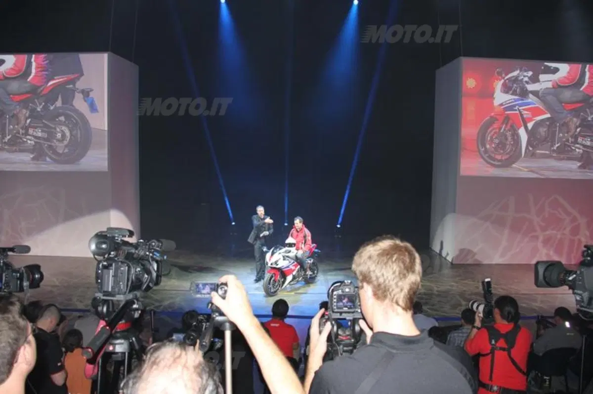 EICMA 2013. Honda CBR1000RR Fireblade (3)
